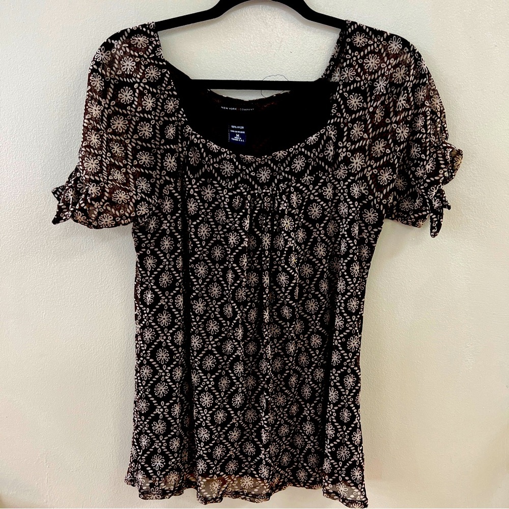 NY & COMPANY SIZE M SHIRT short tied sleeves